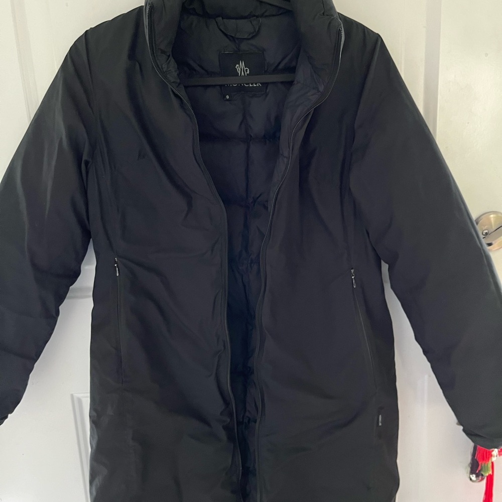 Beautiful Moncler woman coat in black